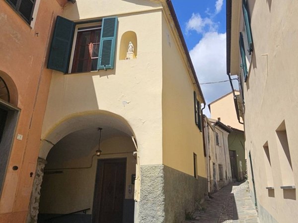 casa indipendente in vendita ad Arnasco in zona Arnasco