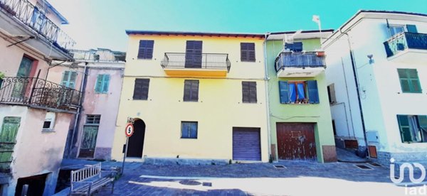 casa indipendente in vendita ad Arnasco in zona Menosio