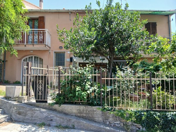 appartamento in vendita ad Arnasco in zona Arnasco