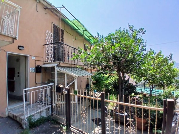 appartamento in vendita ad Arnasco in zona Menosio