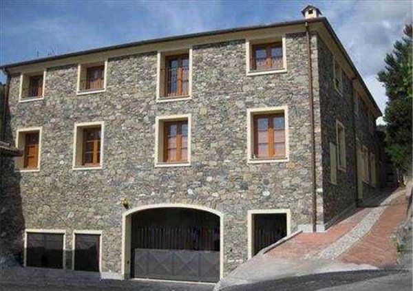 appartamento in vendita ad Arnasco in zona Menosio