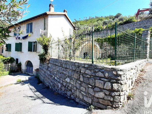 appartamento in vendita ad Arnasco in zona Menosio