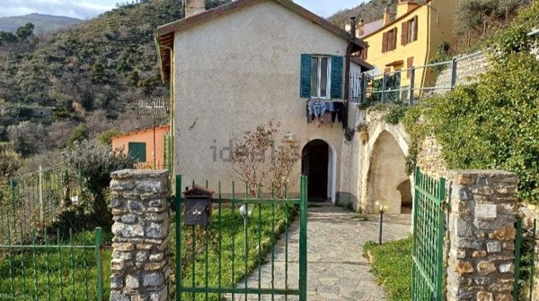 appartamento in vendita ad Arnasco in zona Menosio