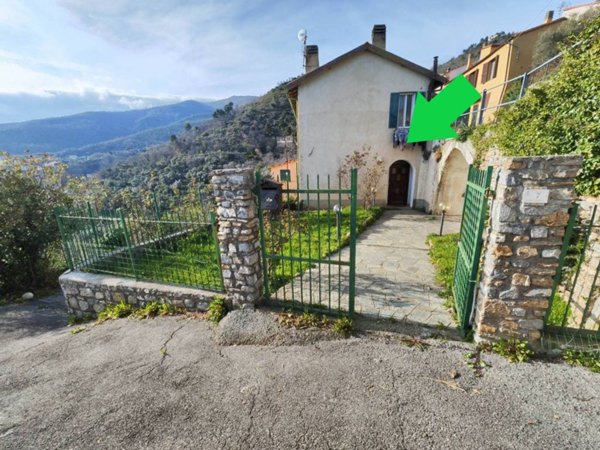 appartamento in vendita ad Arnasco in zona Menosio