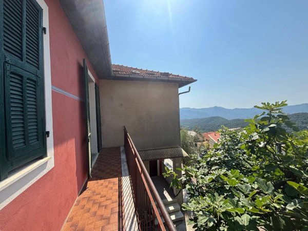 appartamento in vendita ad Arnasco in zona Menosio