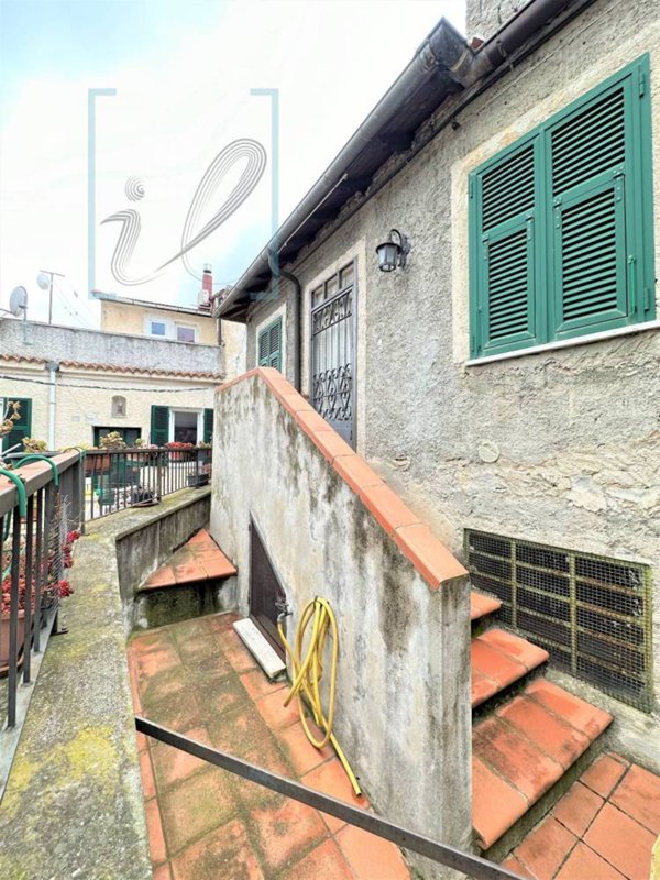 casa indipendente in vendita a Balestrino in zona Cuneo