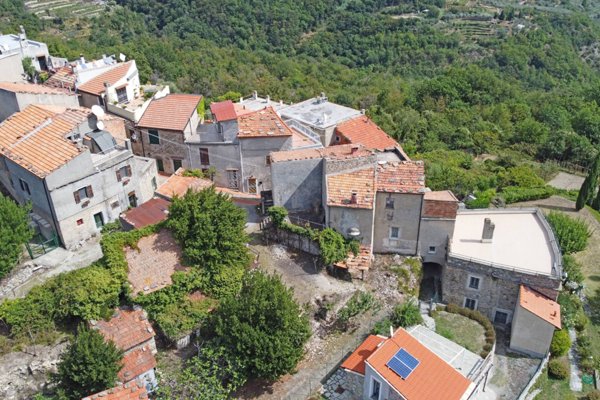 casale in vendita a Balestrino in zona Bergalla