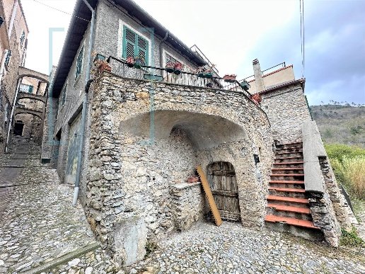 casa indipendente in vendita a Balestrino in zona Cuneo