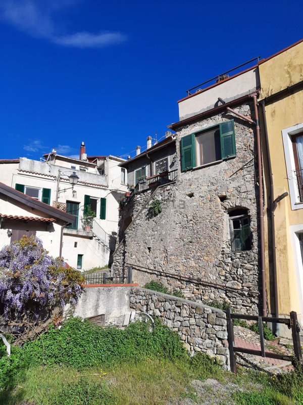 casa indipendente in vendita a Balestrino in zona Cuneo