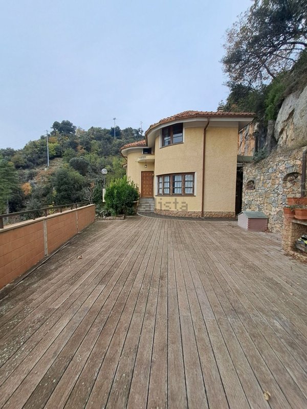 casa indipendente in vendita a Balestrino