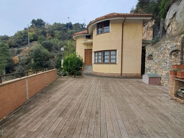 casa indipendente in vendita a Balestrino