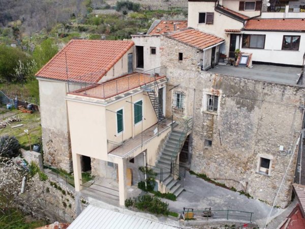 casa indipendente in vendita a Balestrino