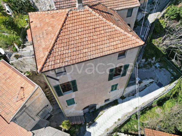 casa indipendente in vendita a Balestrino