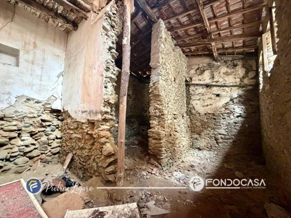 casa indipendente in vendita a Balestrino