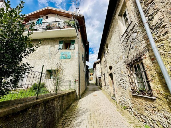 casa indipendente in vendita a Bardineto