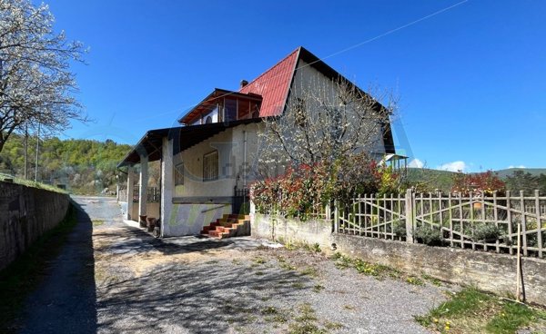 casa indipendente in vendita a Bardineto