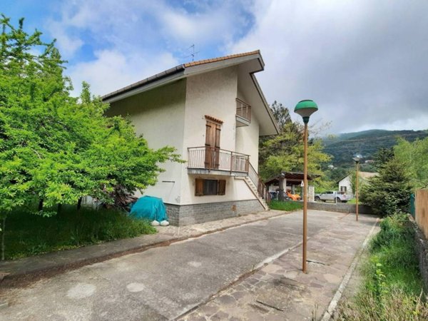 casa indipendente in vendita a Bardineto
