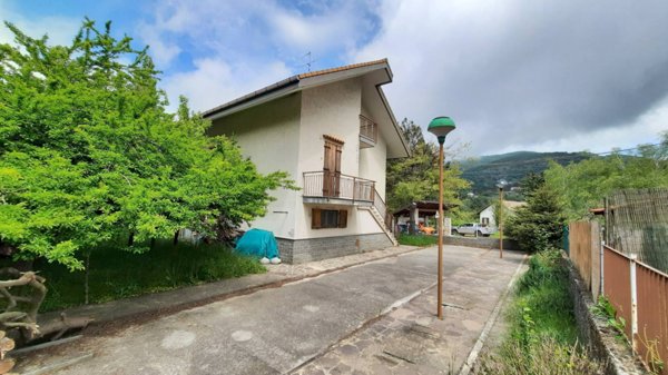 casa indipendente in vendita a Bardineto