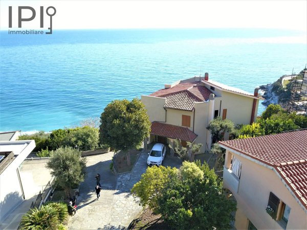casa indipendente in vendita a Bergeggi