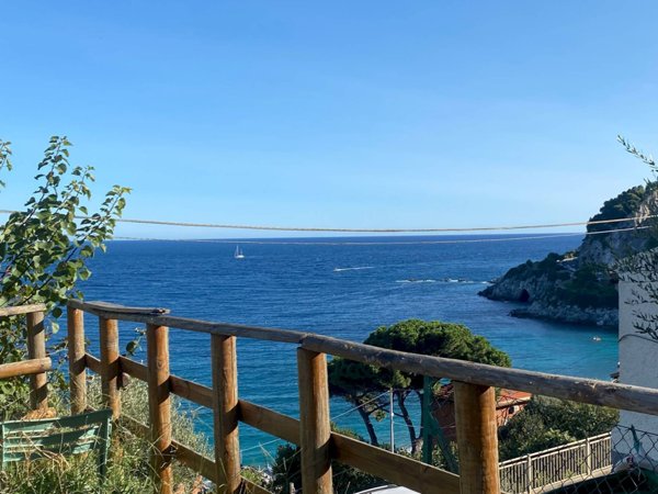 casa indipendente in vendita a Bergeggi