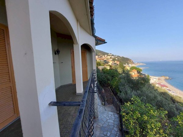 casa indipendente in vendita a Bergeggi