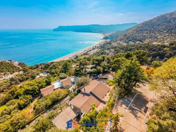 casa indipendente in vendita a Bergeggi in zona Torre del mare