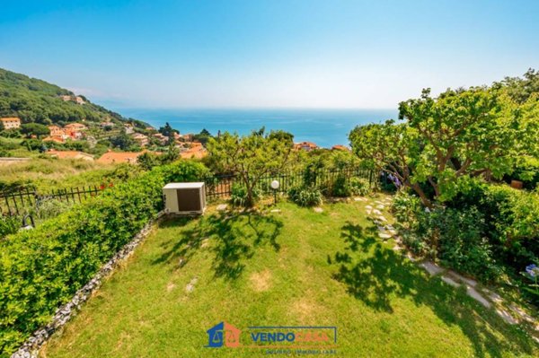 casa indipendente in vendita a Bergeggi in zona Torre del mare