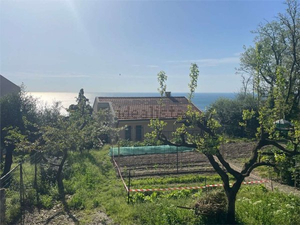 casa indipendente in vendita a Bergeggi