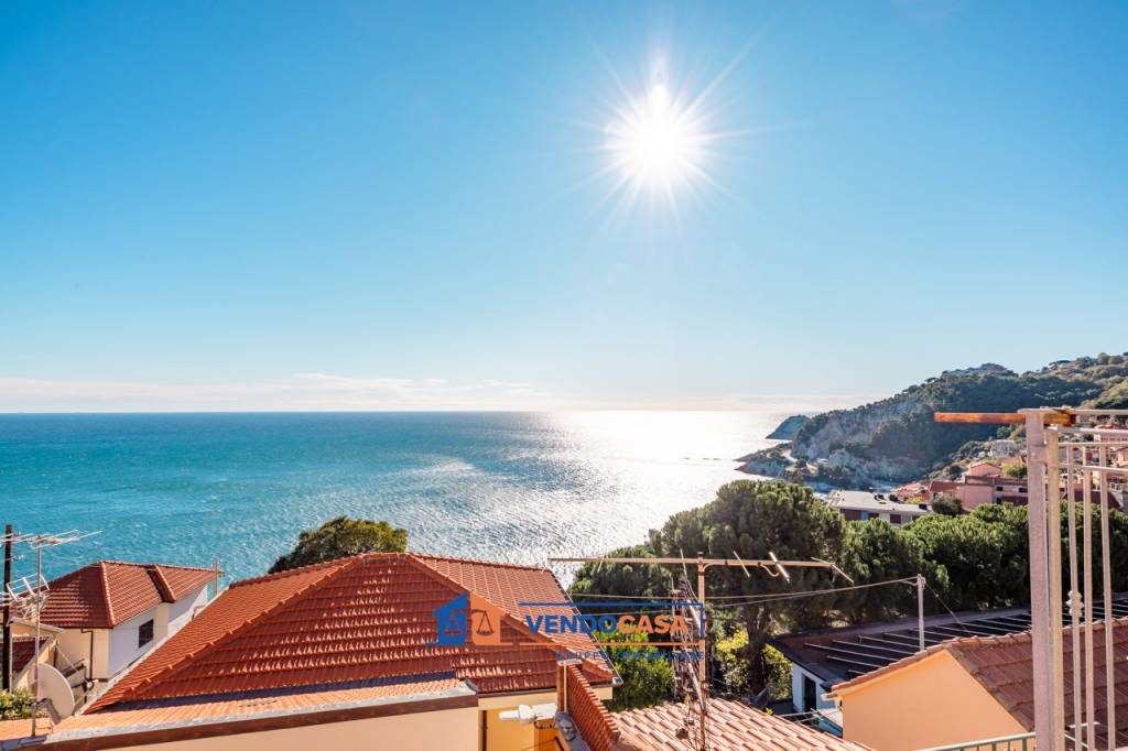 appartamento in vendita a Bergeggi in zona Torre del mare