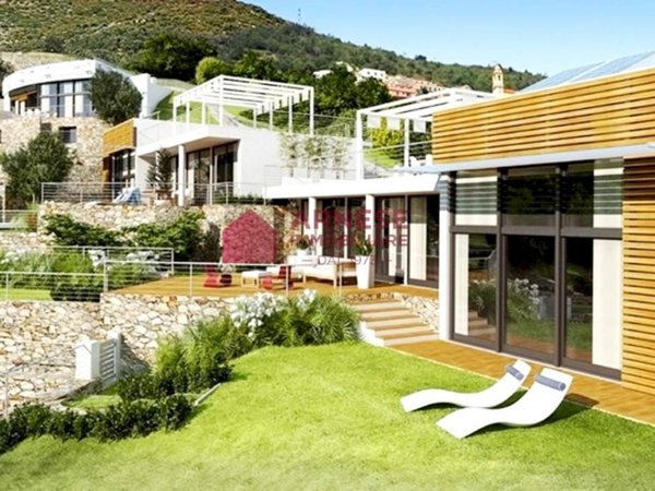 casa indipendente in vendita a Bergeggi in zona Torre del mare