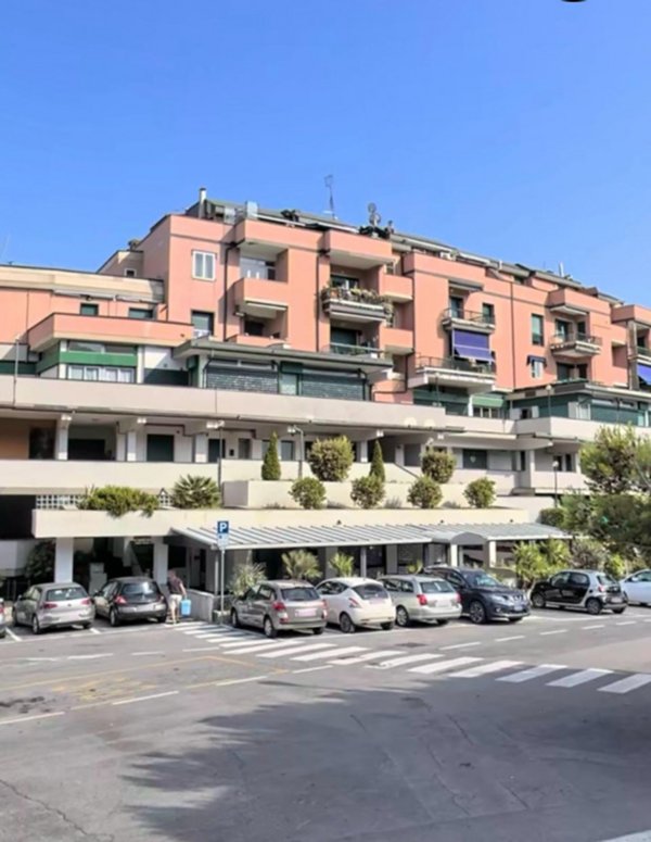 negozio in vendita a Bergeggi in zona Torre del mare