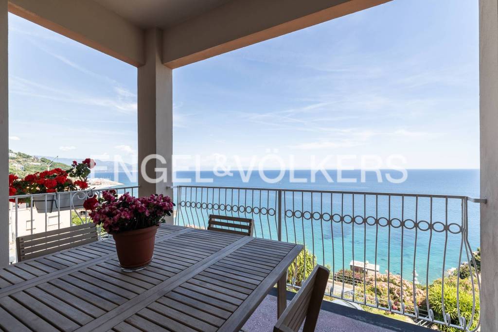 appartamento in vendita a Bergeggi in zona Torre del mare