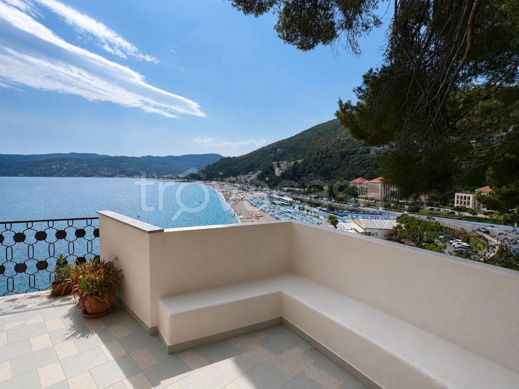 appartamento in vendita a Bergeggi in zona Torre del mare