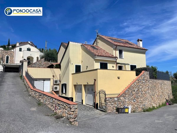 casa indipendente in vendita a Boissano