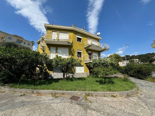 casa indipendente in vendita a Boissano