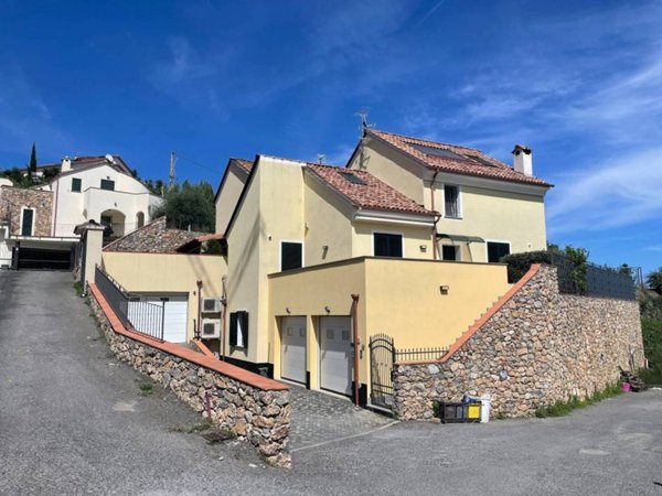 casa indipendente in vendita a Boissano