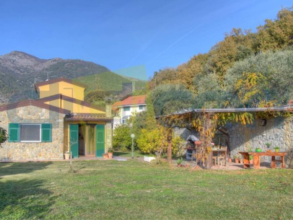 casa indipendente in vendita a Boissano