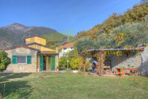 casa indipendente in vendita a Boissano