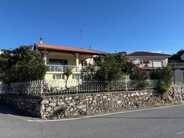 casa indipendente in vendita a Boissano