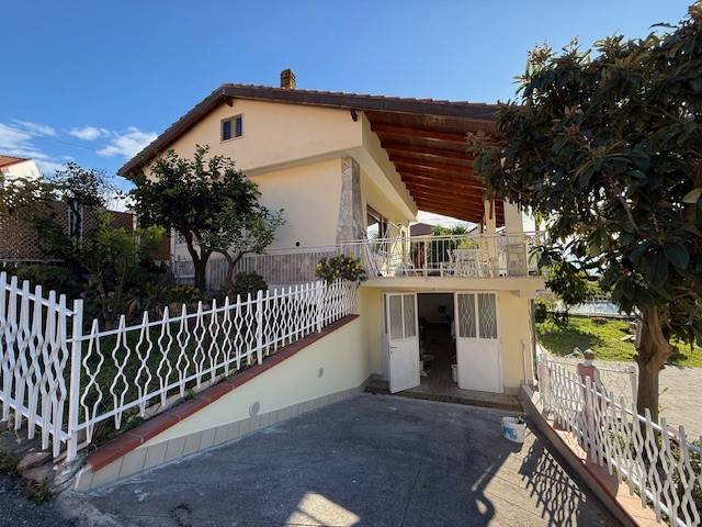 casa indipendente in vendita a Boissano