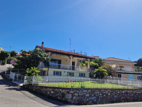 casa indipendente in vendita a Boissano