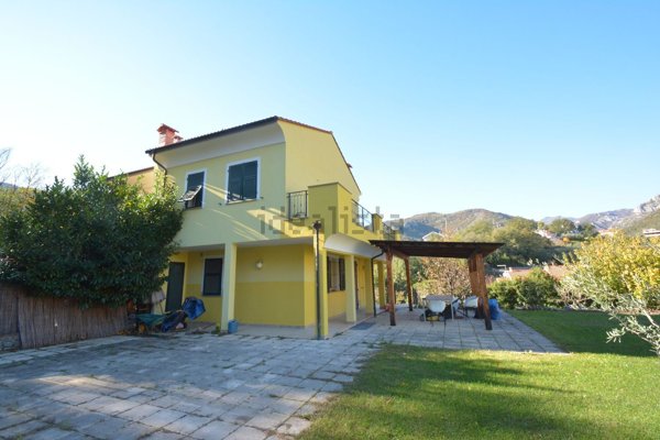 casa indipendente in vendita a Boissano