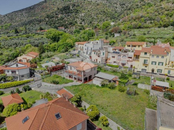 casa semindipendente in vendita a Boissano