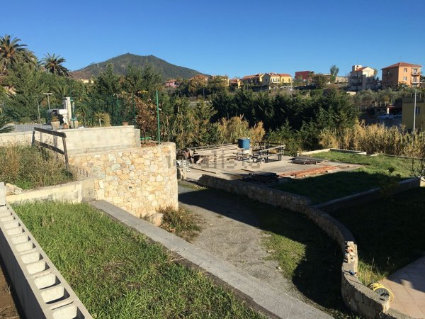casa indipendente in vendita a Boissano