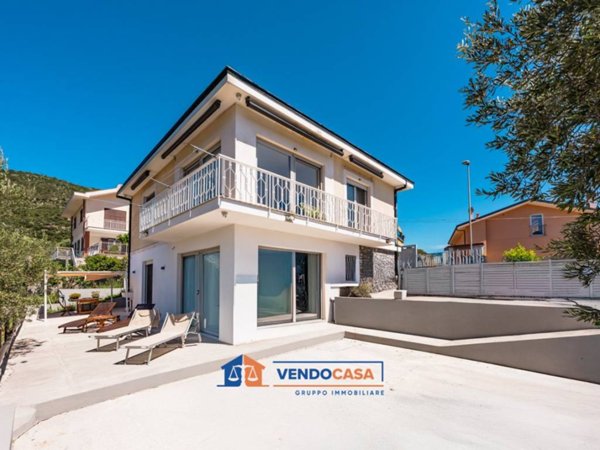 casa indipendente in vendita a Boissano