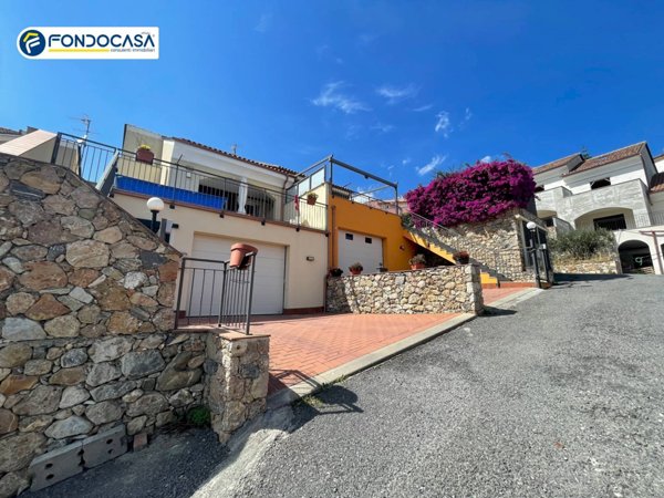 casa indipendente in vendita a Boissano