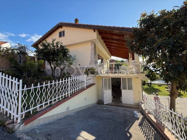 casa indipendente in vendita a Boissano