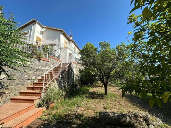 casa indipendente in vendita a Boissano