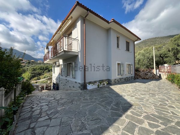 casa indipendente in vendita a Boissano