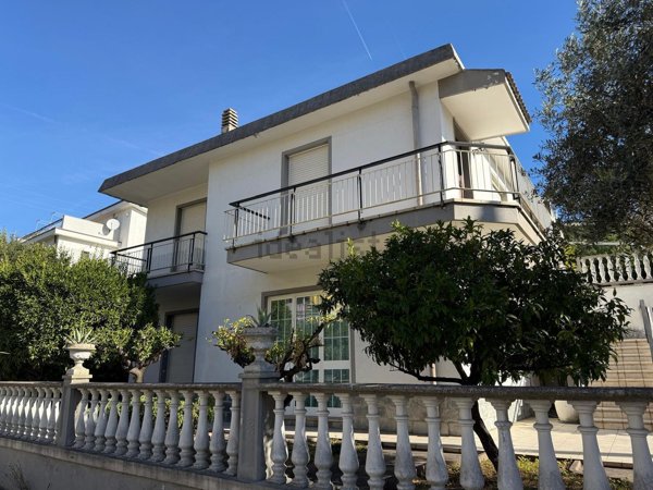 casa indipendente in vendita a Boissano